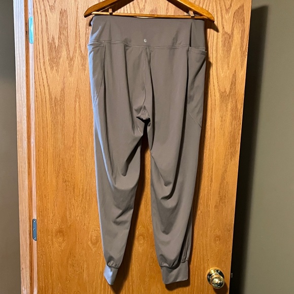 CALIA by Carrie Underwood Tan Joggers - Picture 14 of 16